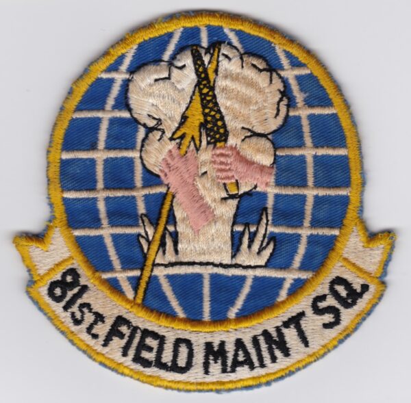 A patch with the words 882 field maint sq.