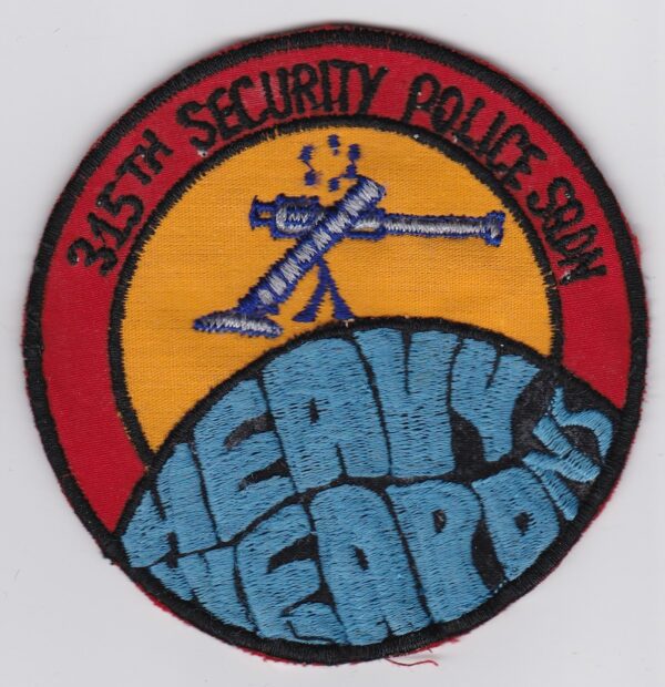 A patch with the words heavy weapons on it.